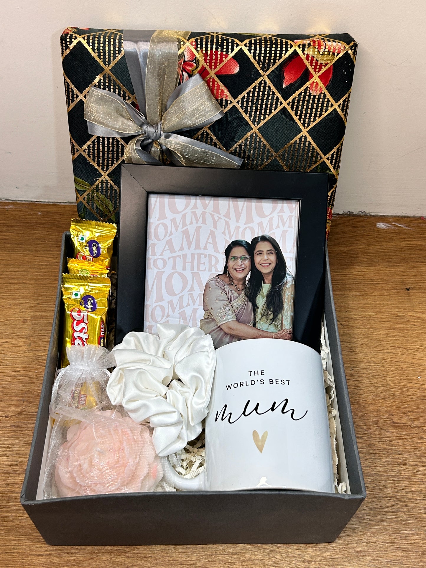 Golden Hearted Hamper – Personalized Gift Box