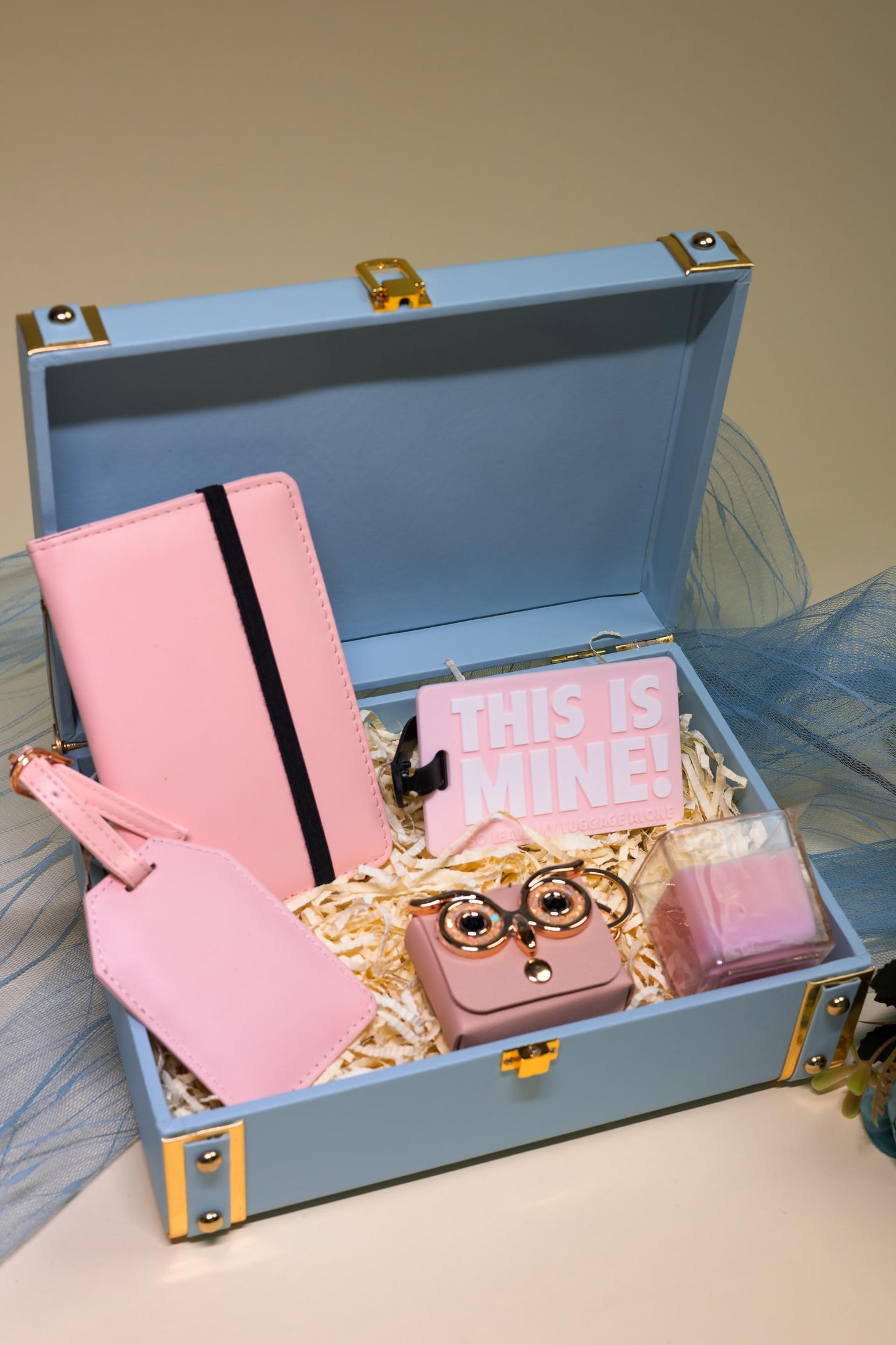 Wander Luxe Hamper – Stylish Travel-Themed Gift Box